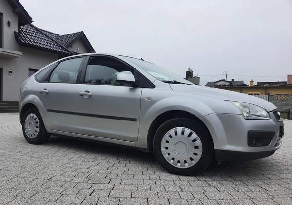 Ford Focus cena 6900 przebieg: 200000, rok produkcji 2006 z Ozorków małe 137